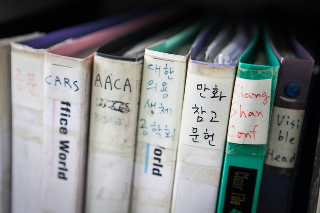 여러분, 뭉치면 죽고 흩어지면 삽니다.(웃음)