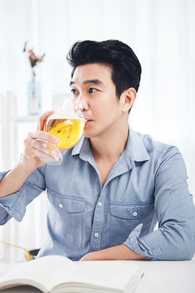 "사람들은 어떻게 중학생 때부터 책 쓸 생각을 했느냐고 놀라지만 늘 해오던 거였어요."